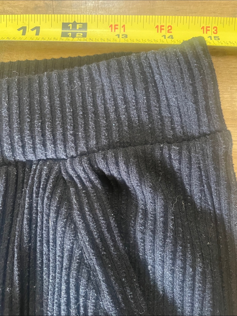 ALO Yoga Black Ribbed Jogger Sweatpants - Picture 4 of 6